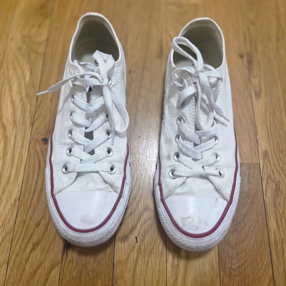 Converse Chuck Taylor All Star Low Top Shoe Unisex Size 6 men 8 women White lace